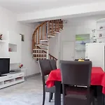 Holiday home Platanus